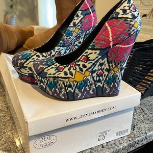 Multicolor Steve Madden wedges. Size 6